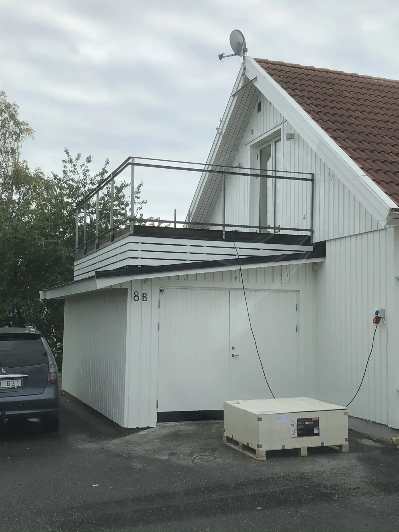 Garage med balkong ovanpå